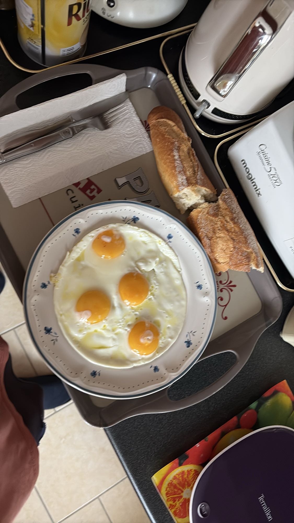 Oeufs et baguette