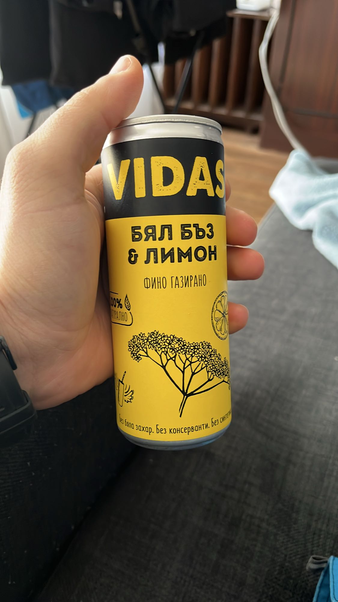 Бял бъз и лимон напитка