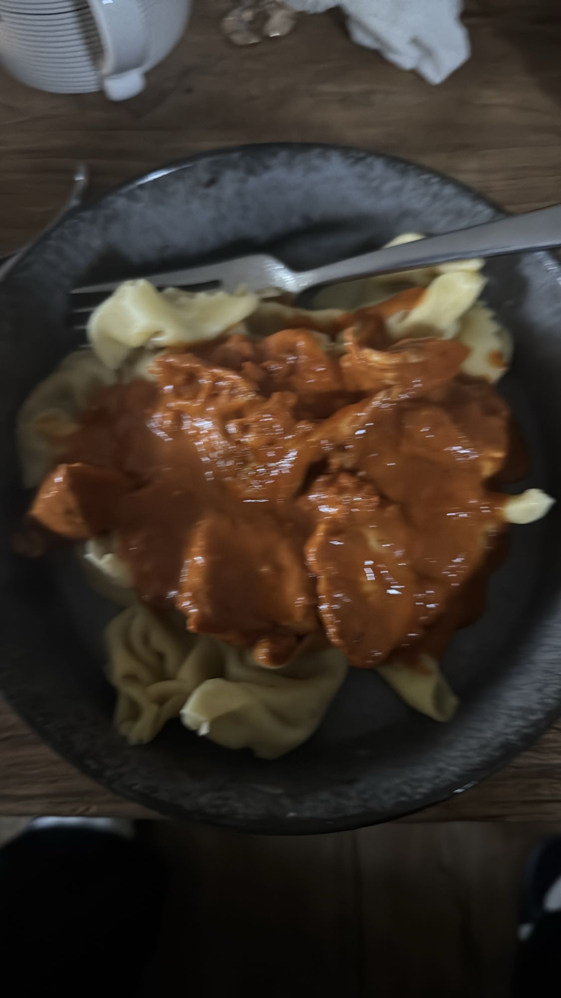 Tortellini mit Steinpilzfüllung und Tomatensauce