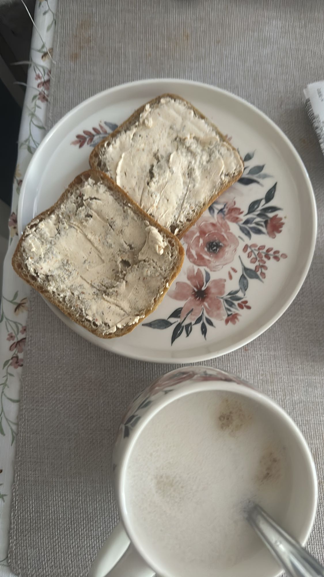 Chleb z serkiem i mlekiem