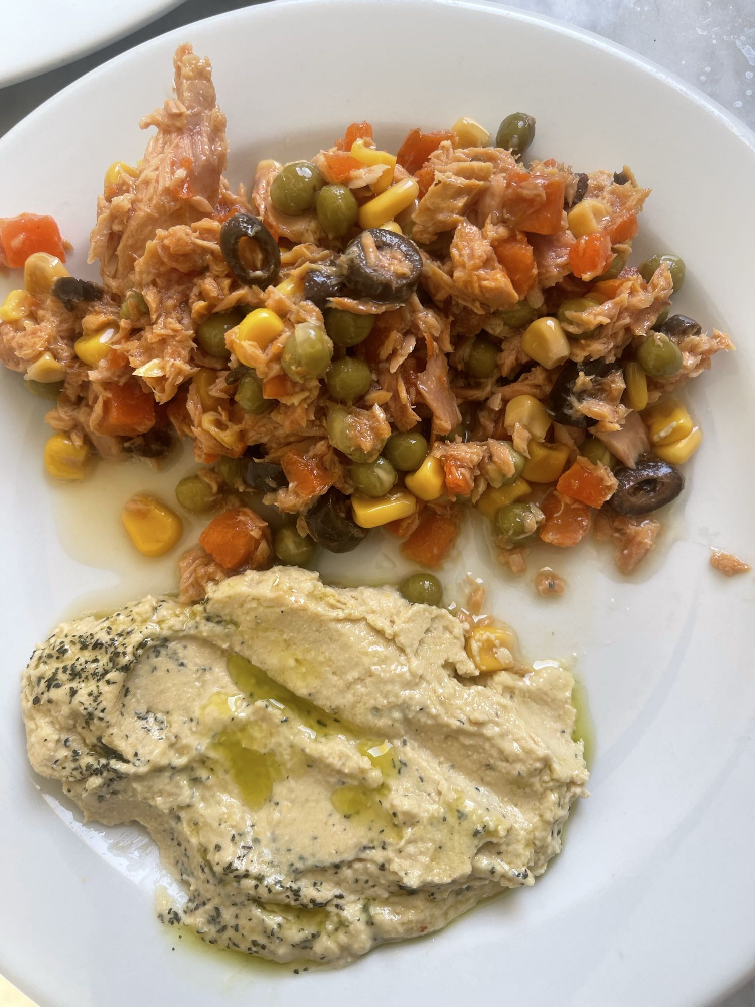 Tuna Veggie Mix with Hummus