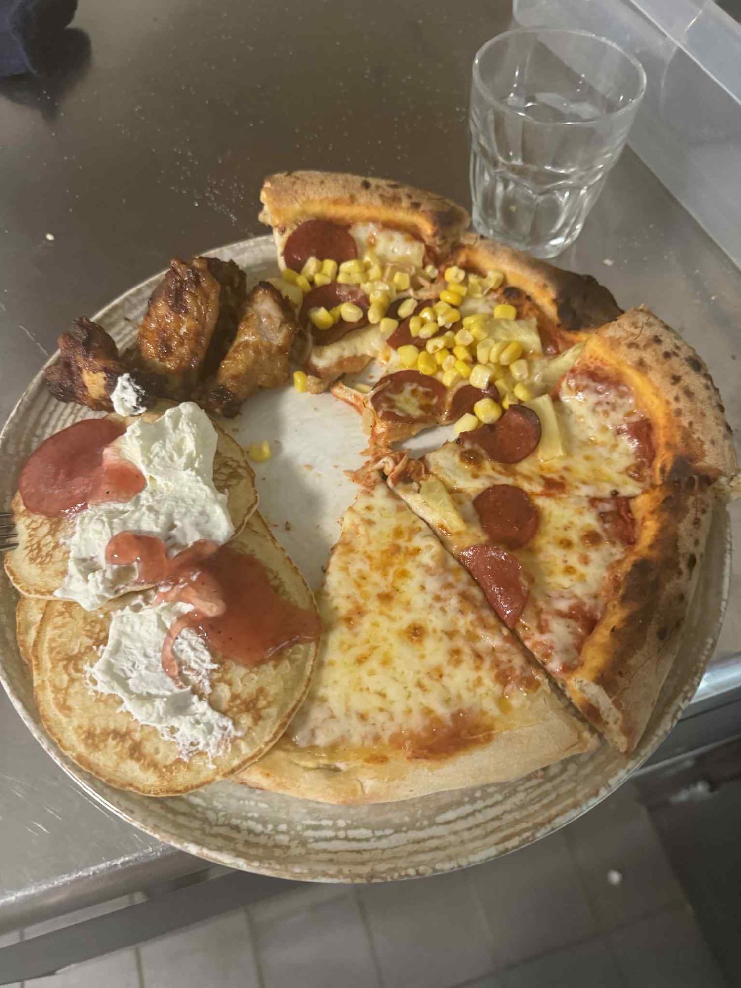 Pizza och pannkakstallrik