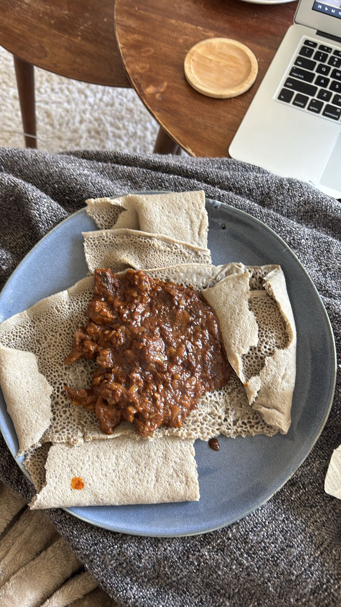 Injera med köttgryta