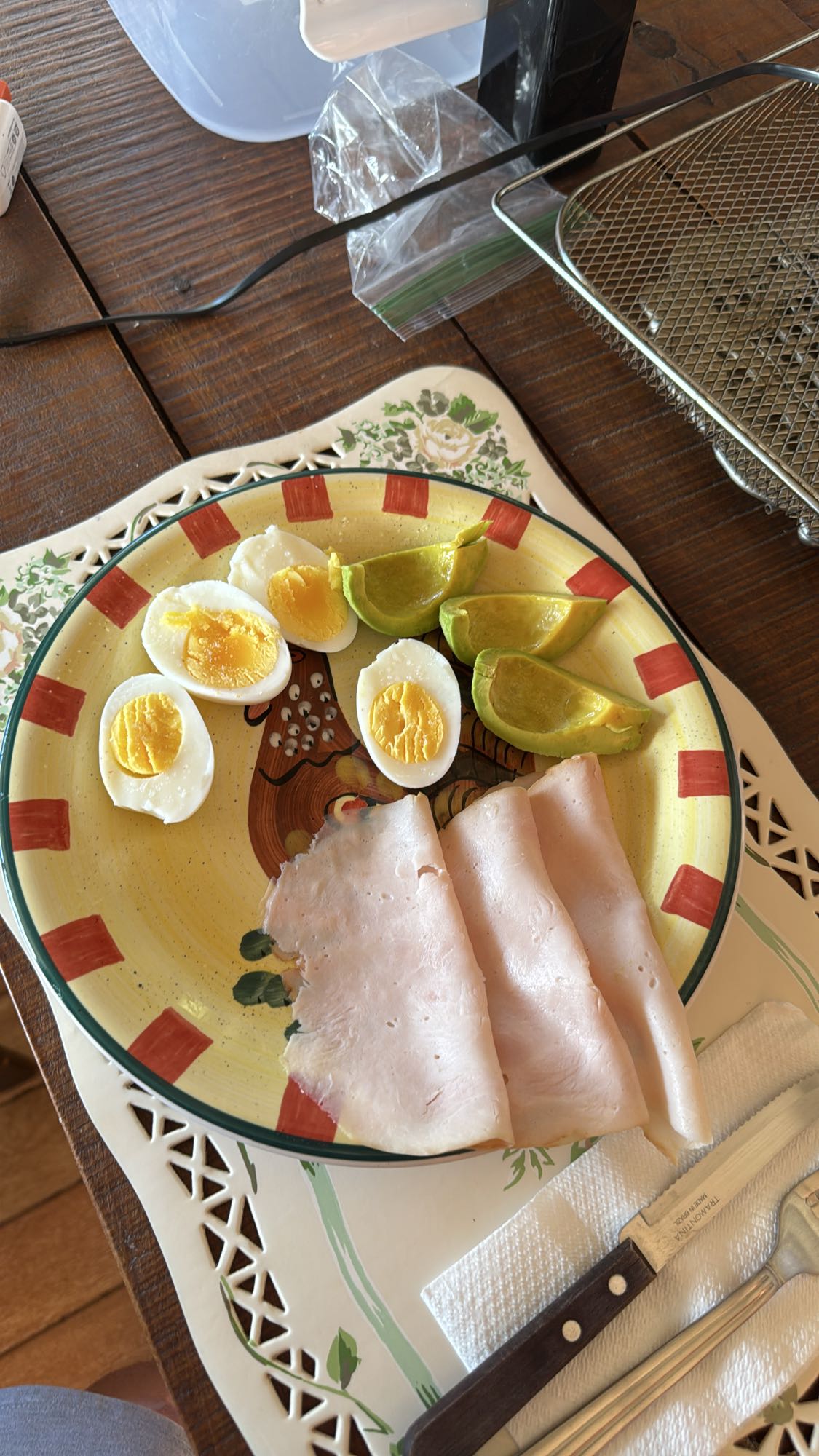 Desayuno con huevo y pavo