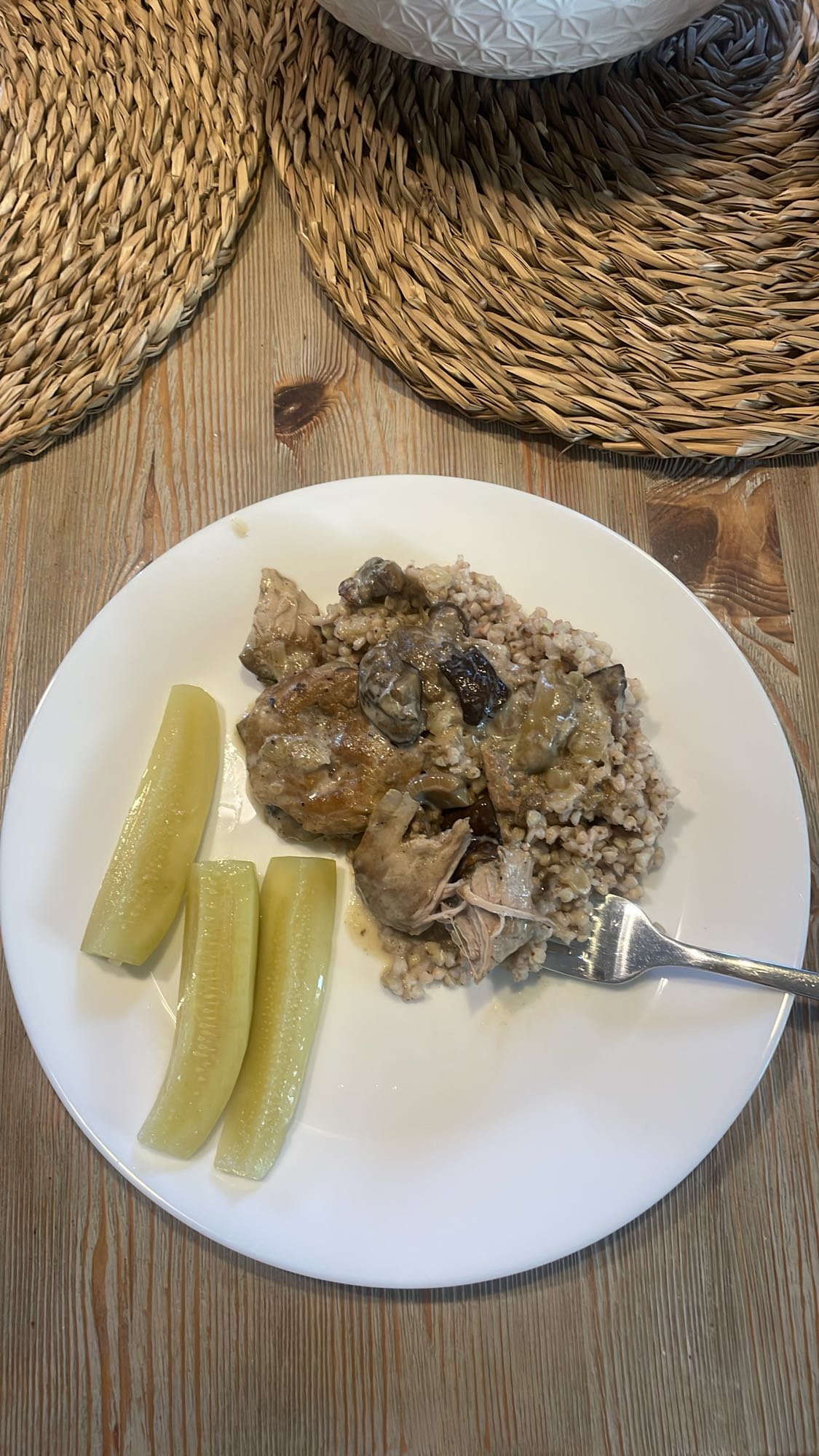 Kurczak z kaszą i ogórkiem