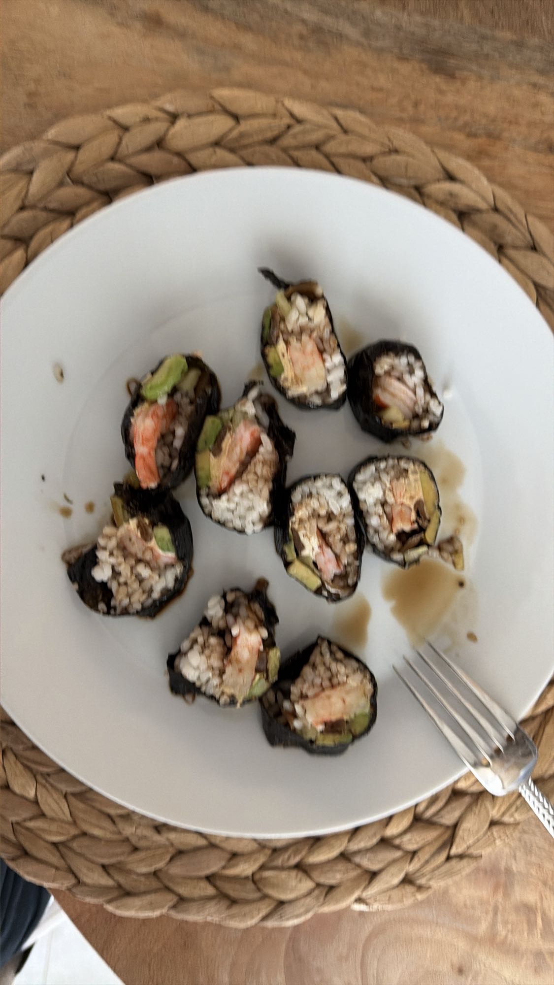 Sushi z krewetkami i awokado