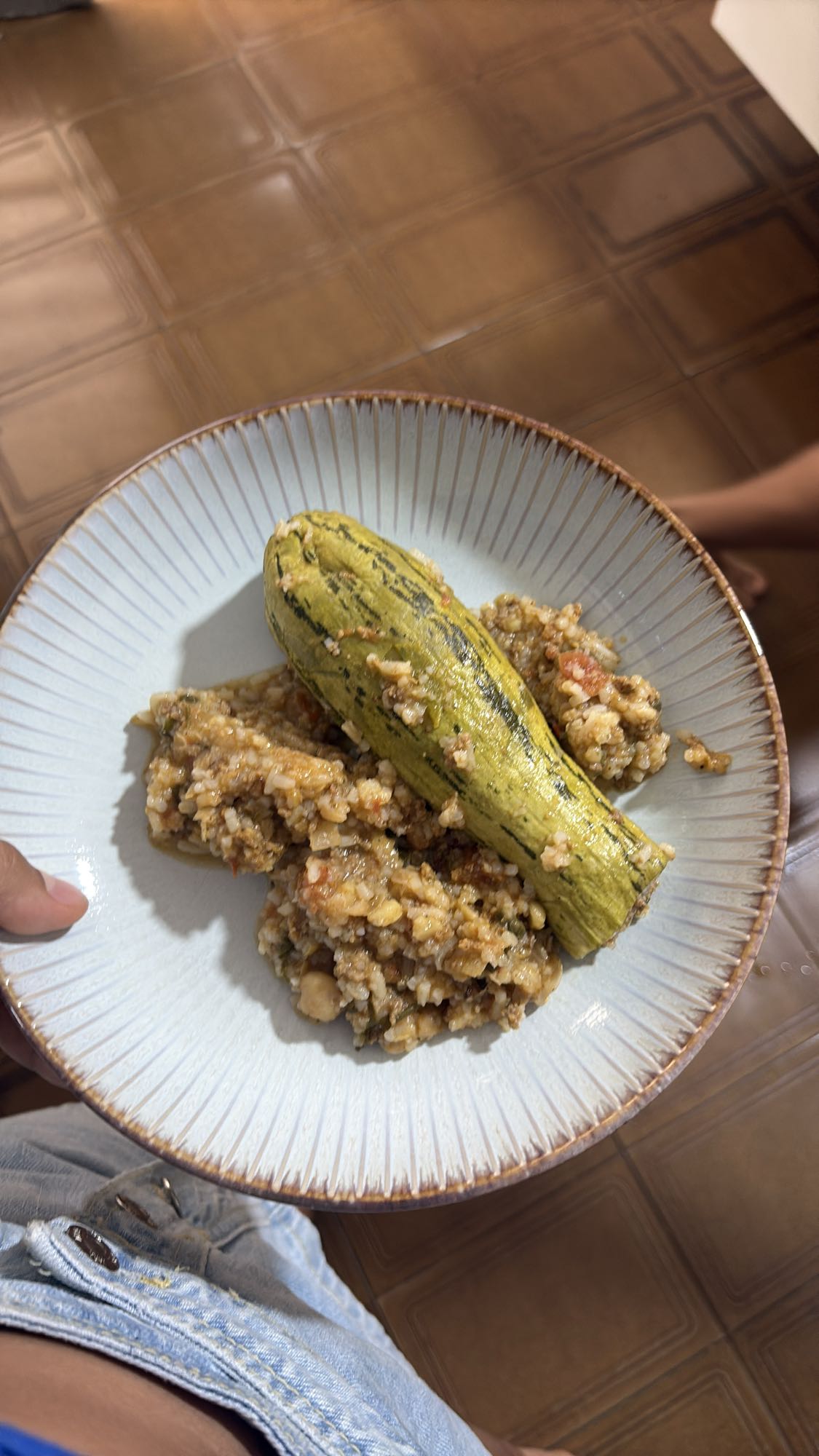 Abobrinha recheada com arroz