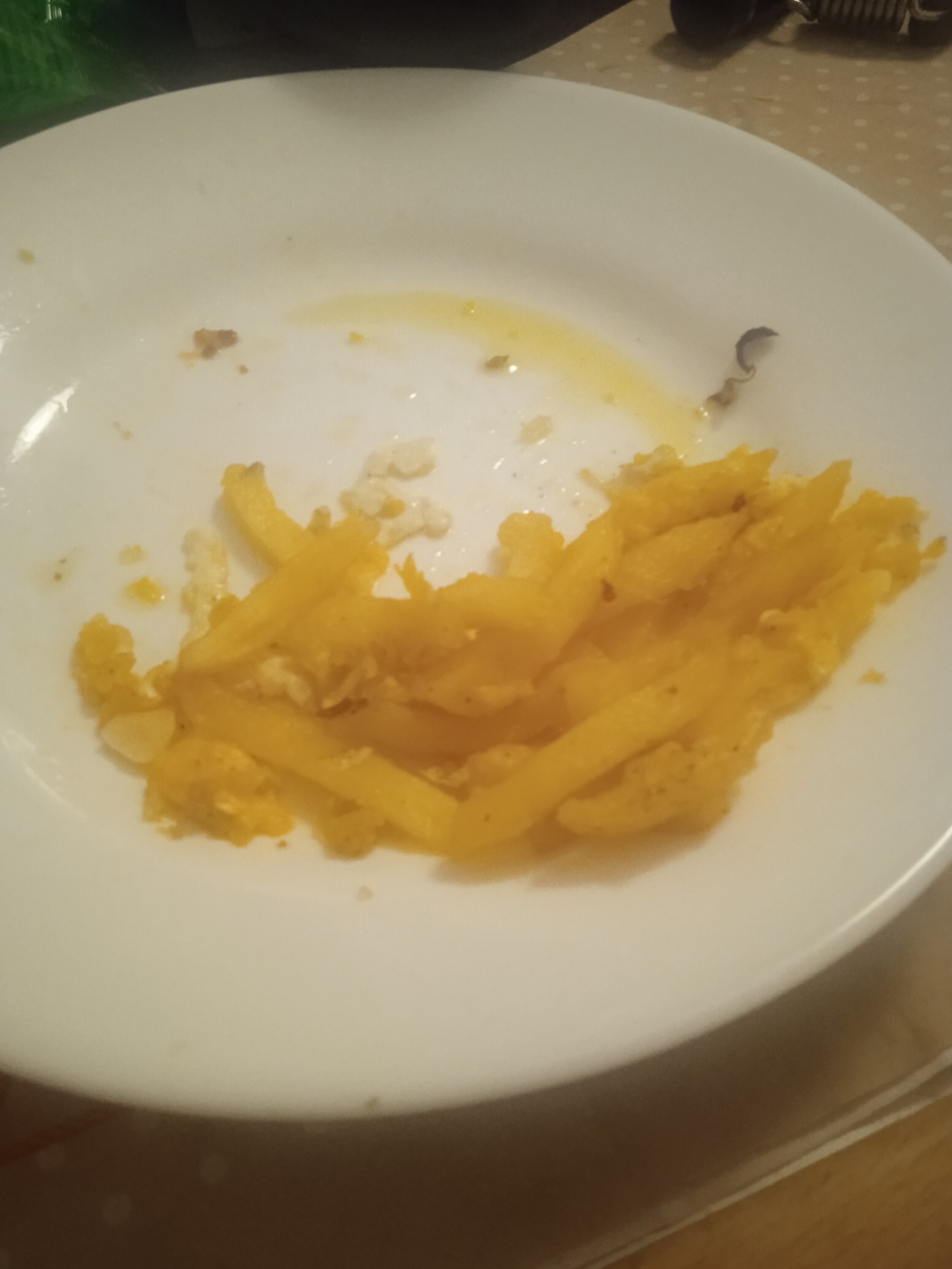 Pommes mit Ei-Resten