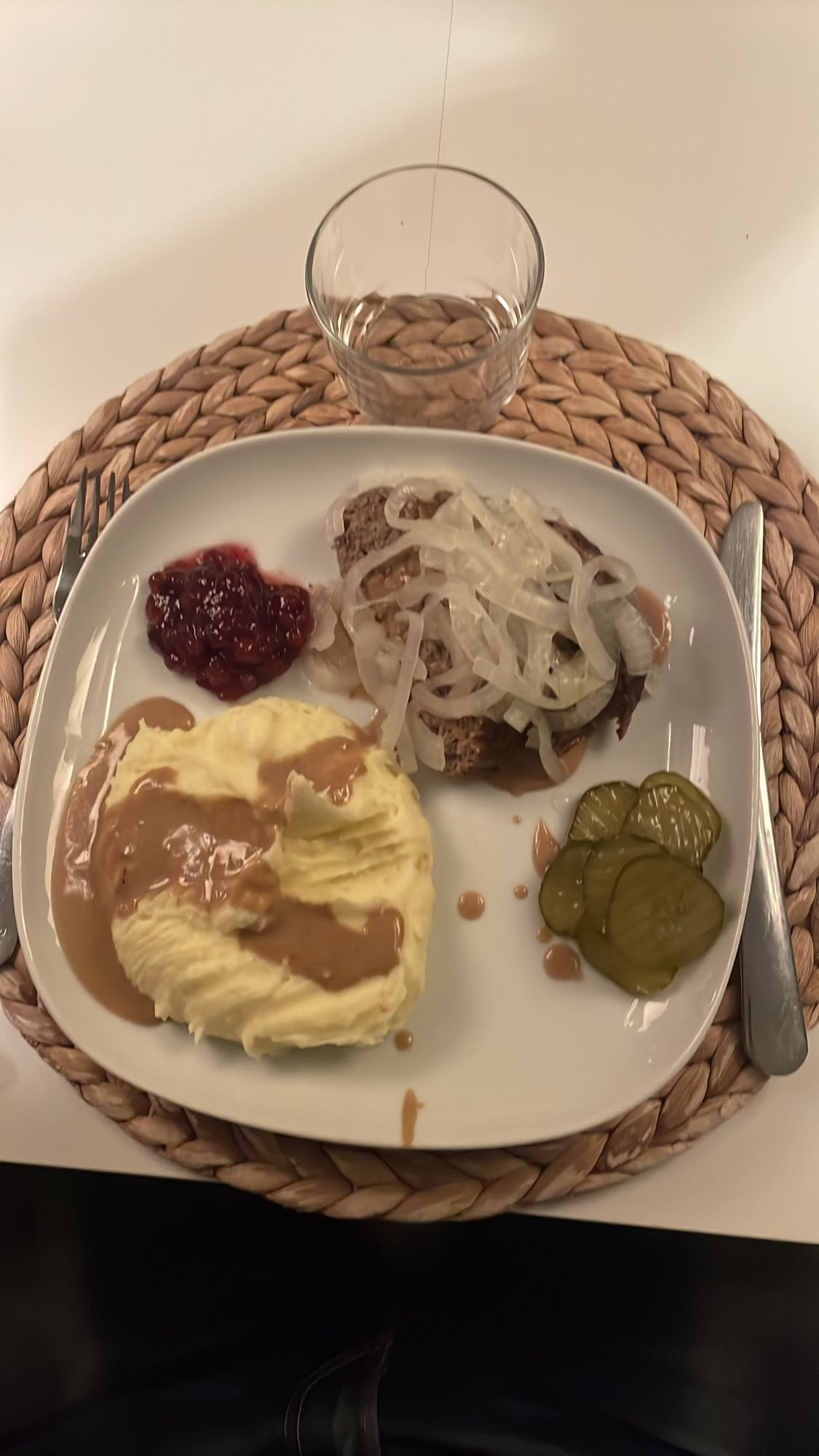 Köttfärslimpa med mos