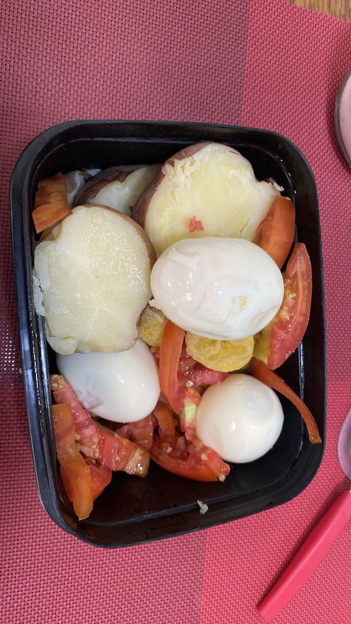 Ensalada con papas y huevos