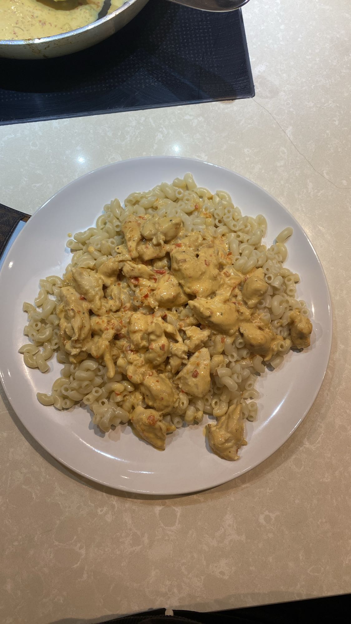 Kycklingpasta med sås