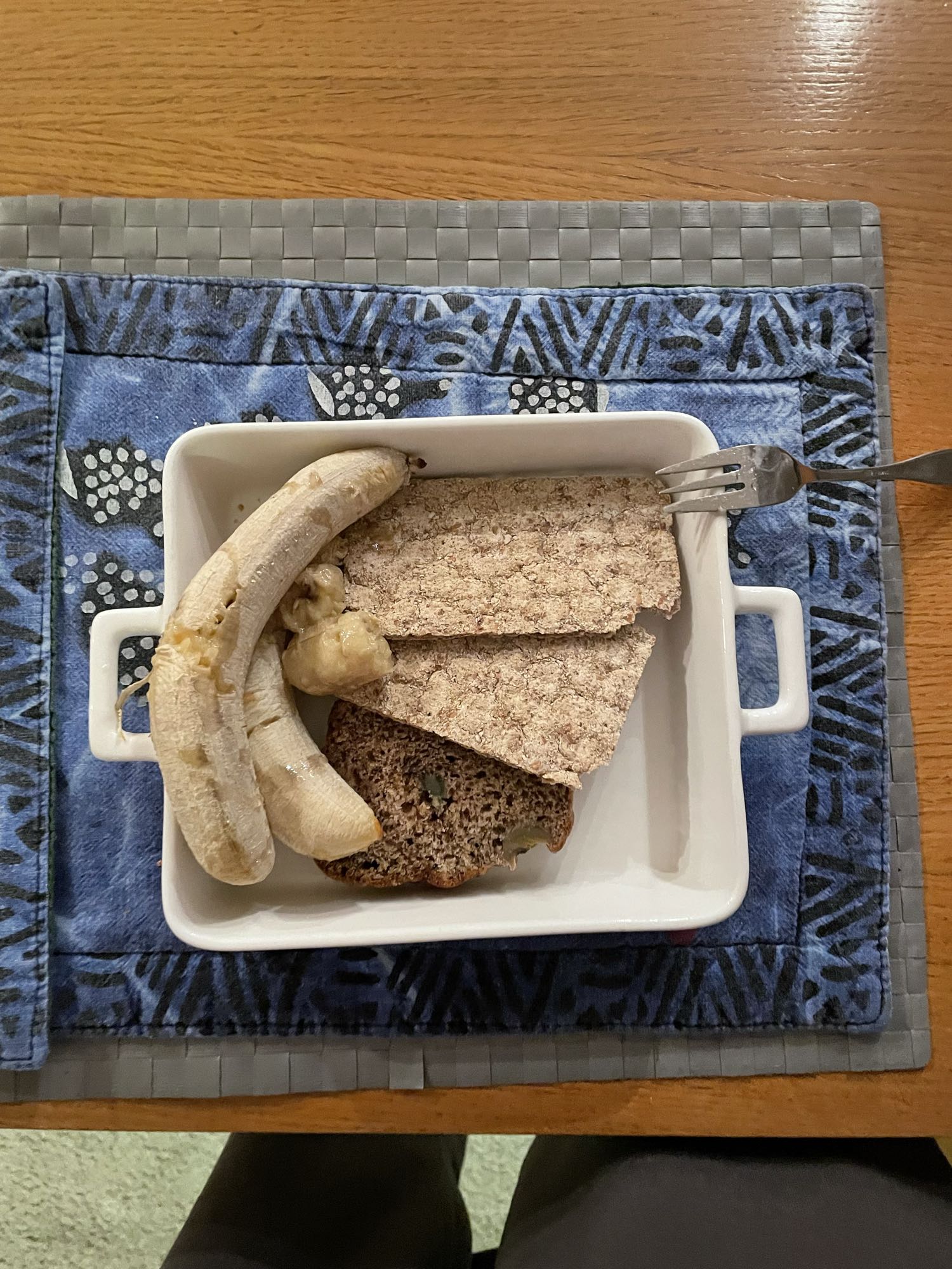 Banany, chlebek, pieczywo chrupkie