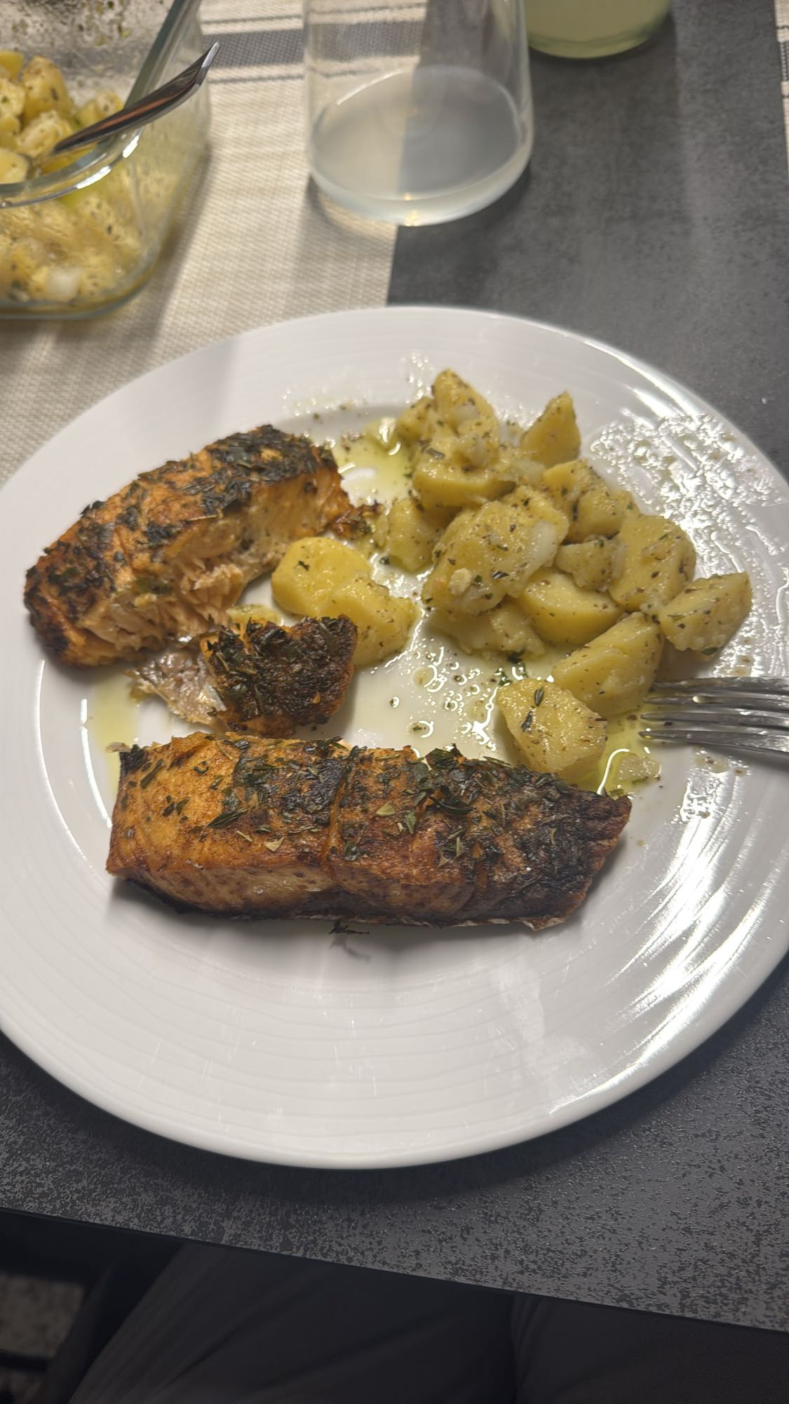 Gegrillter Lachs mit Kartoffeln