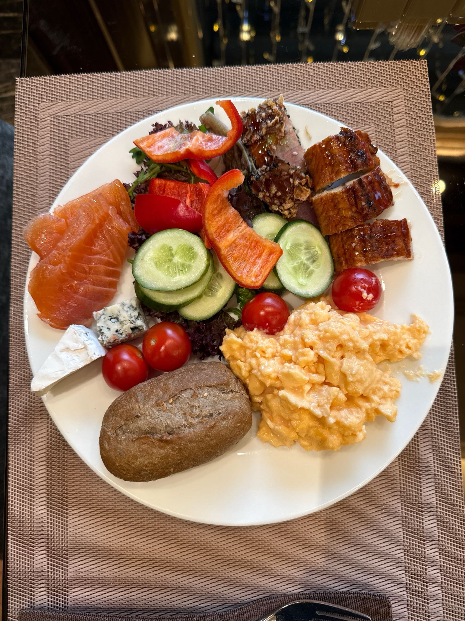 Завтрак с рыбой и овощами