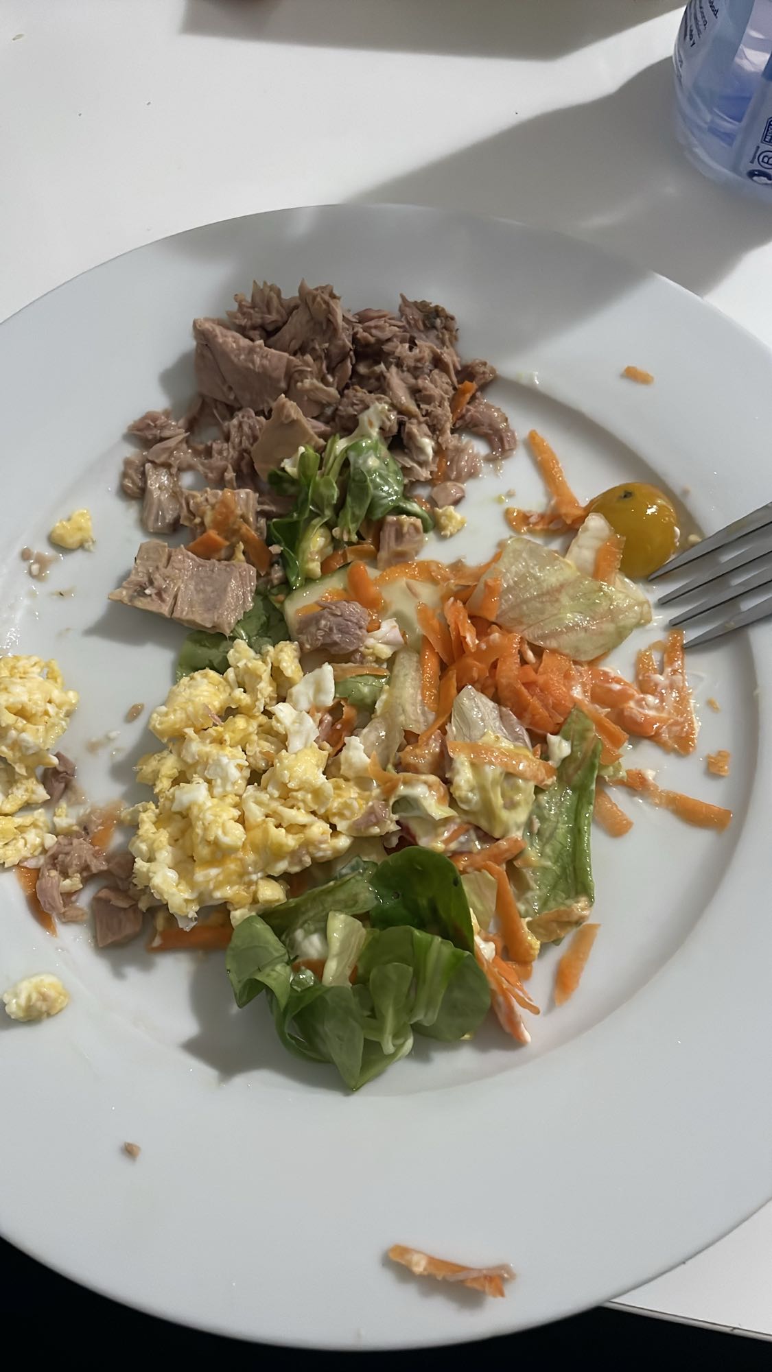 ensalada con atún y huevo