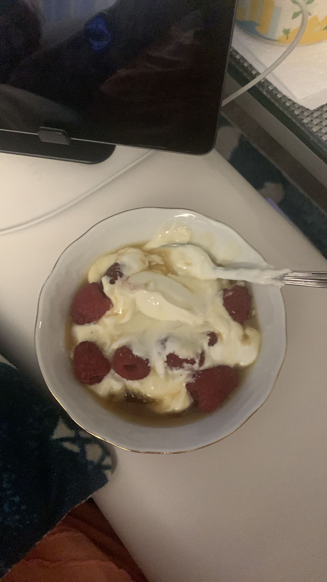 Yaourt, framboises, miel