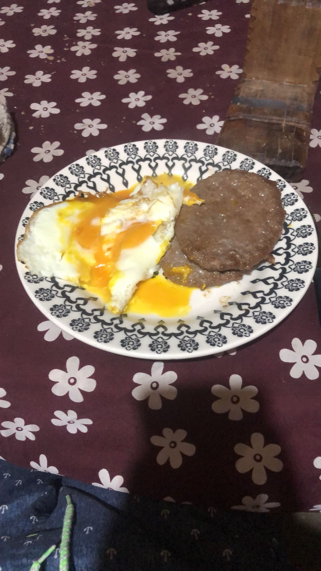 Huevos con carne