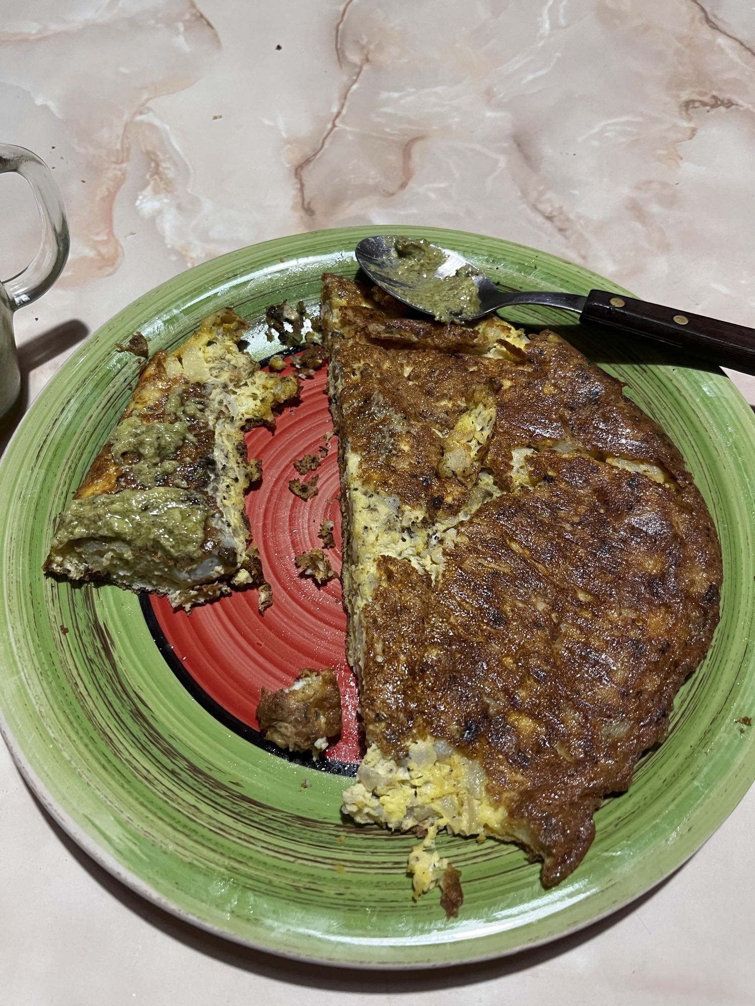 tortilla de huevo con mayonesa de palta, jamón y queso