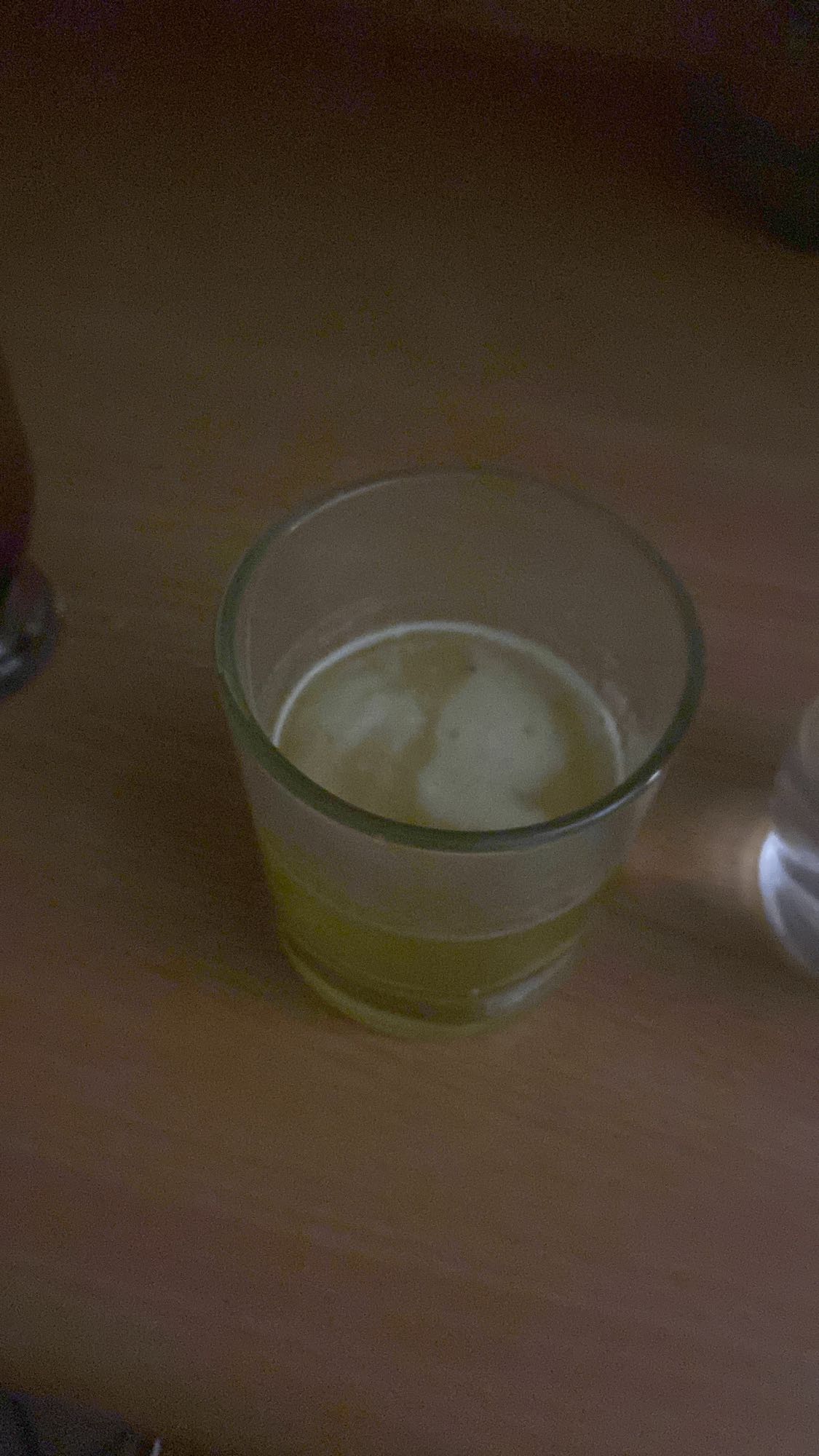 sok jabłkowy z pianką