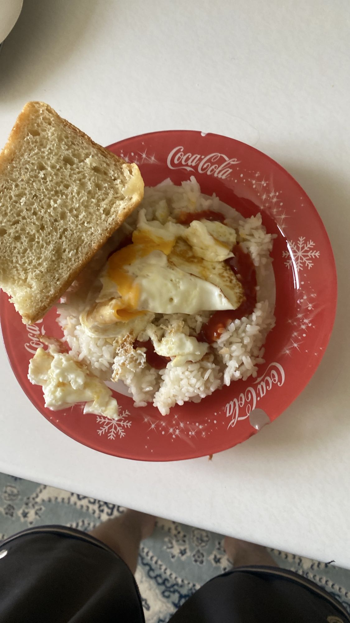 рис с яйцом и хлебом