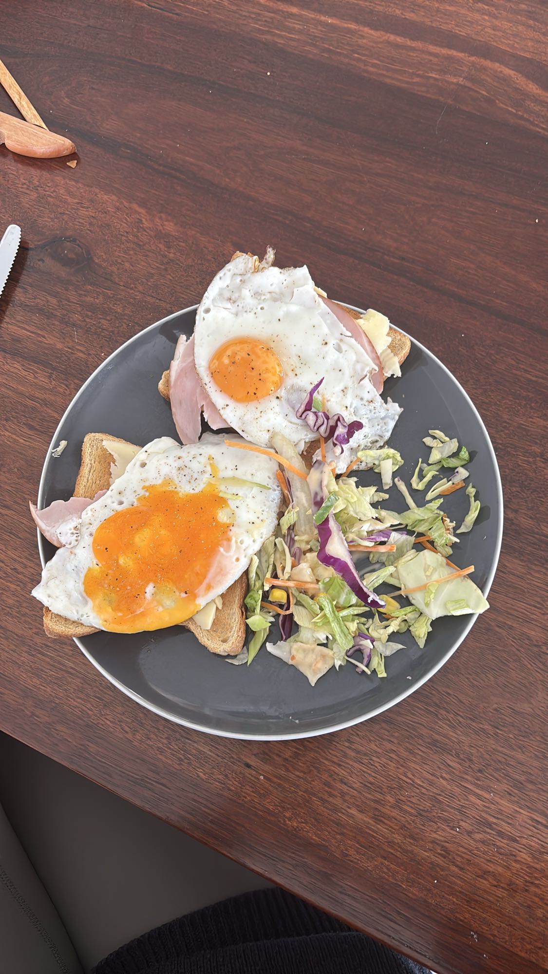 Tartines œuf jambon salade