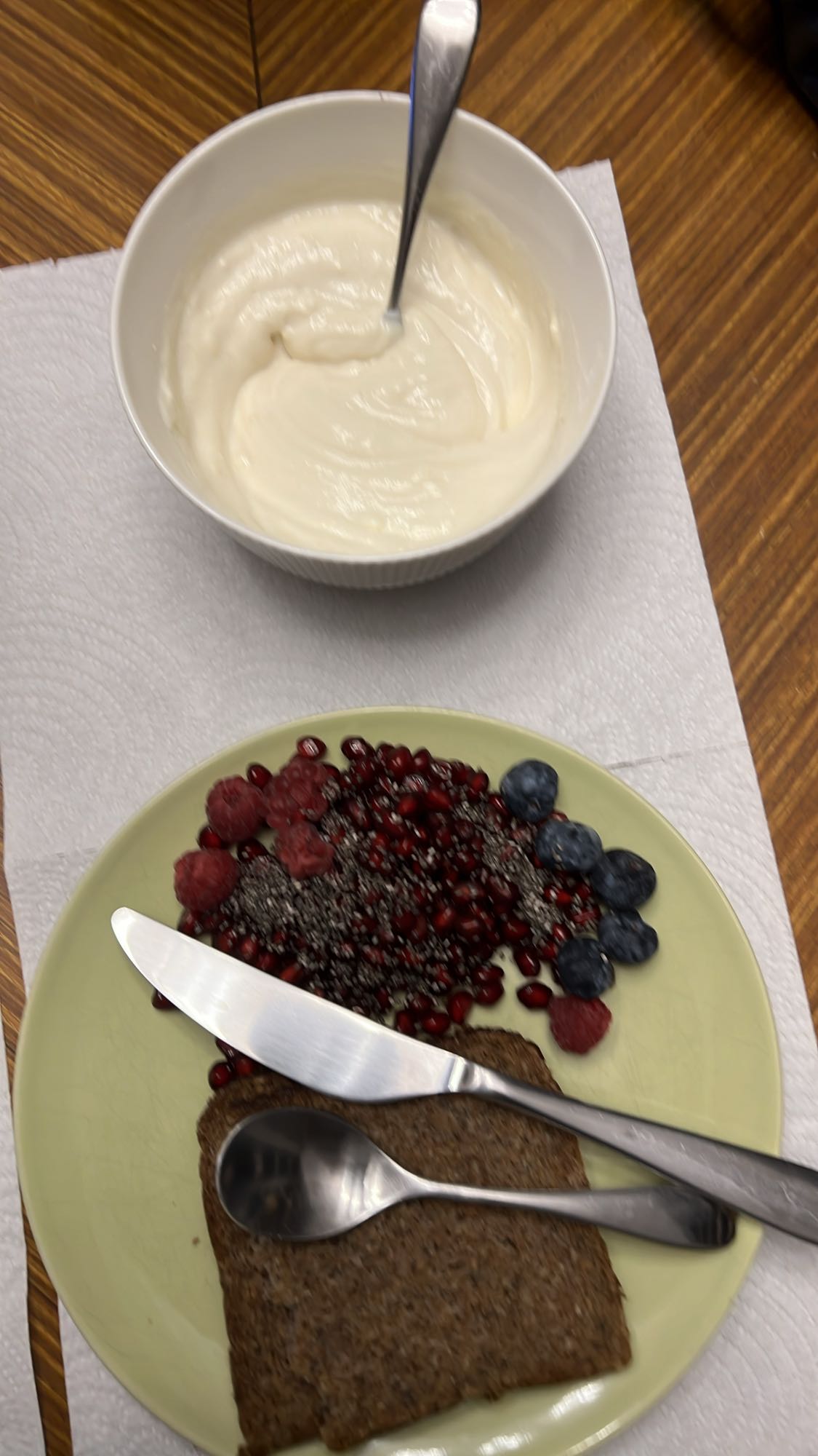 Πρωινό με γιαούρτι και φρούτα