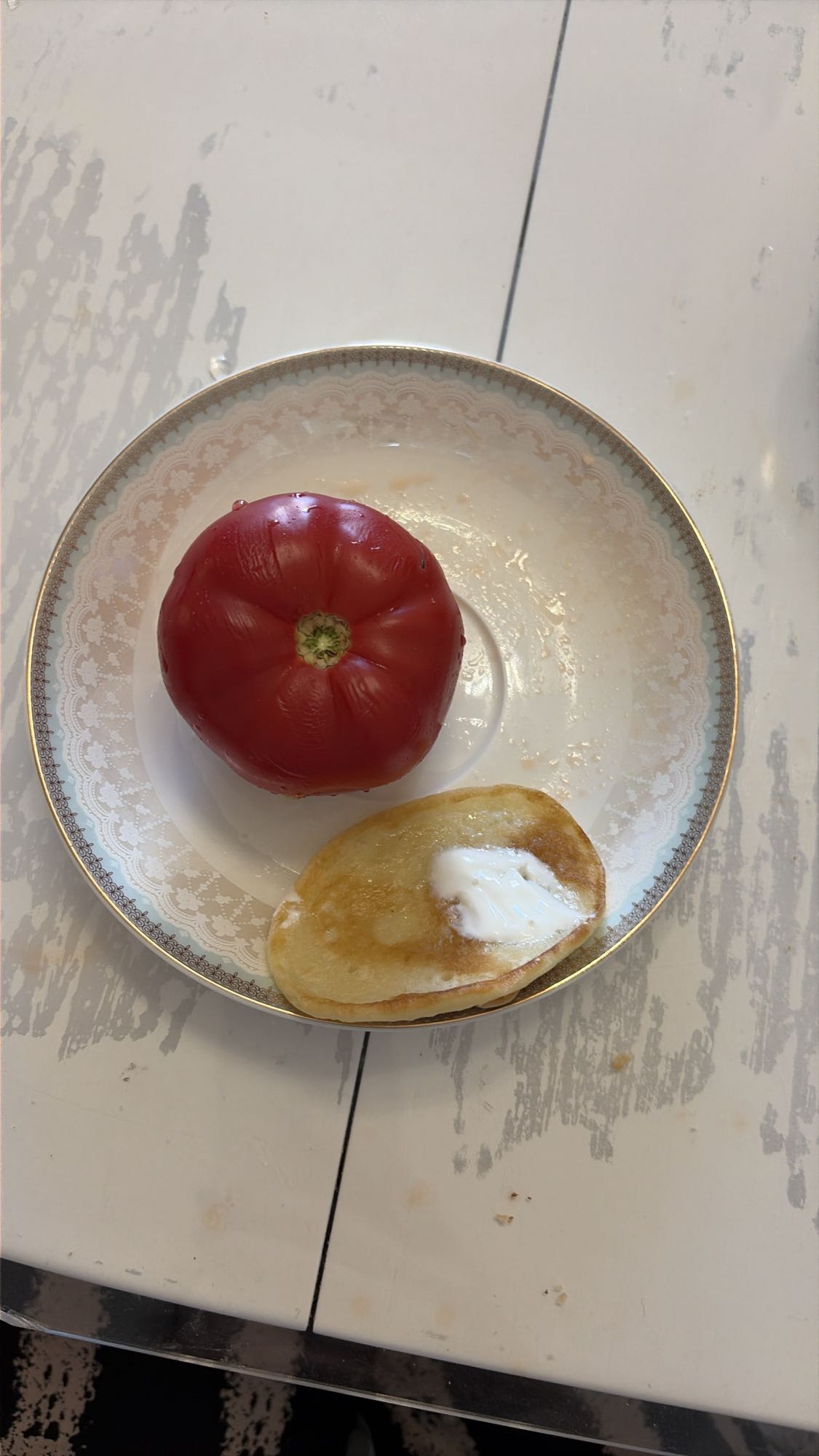 Блин с помидором