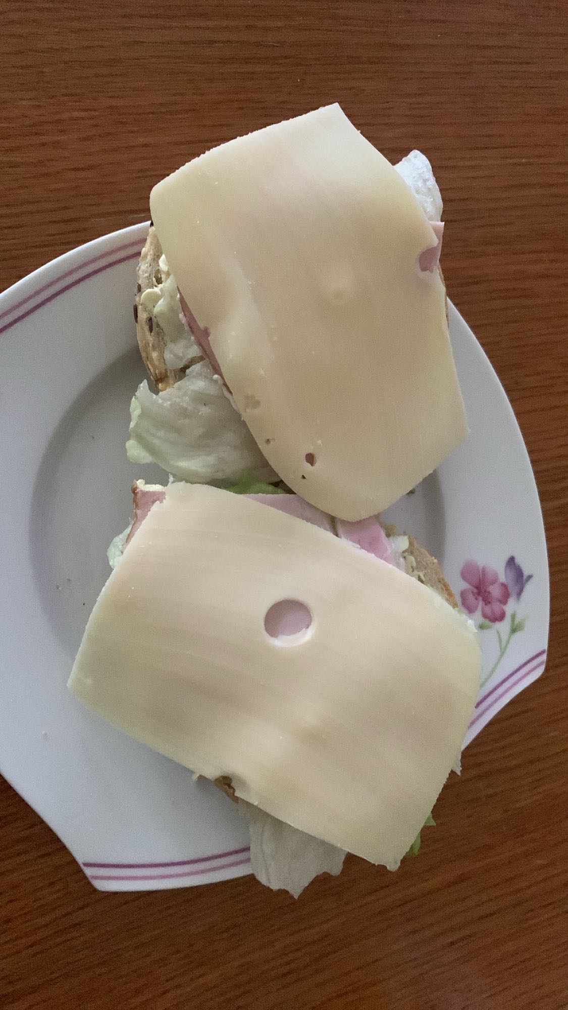 Kanapki z serem i szynką