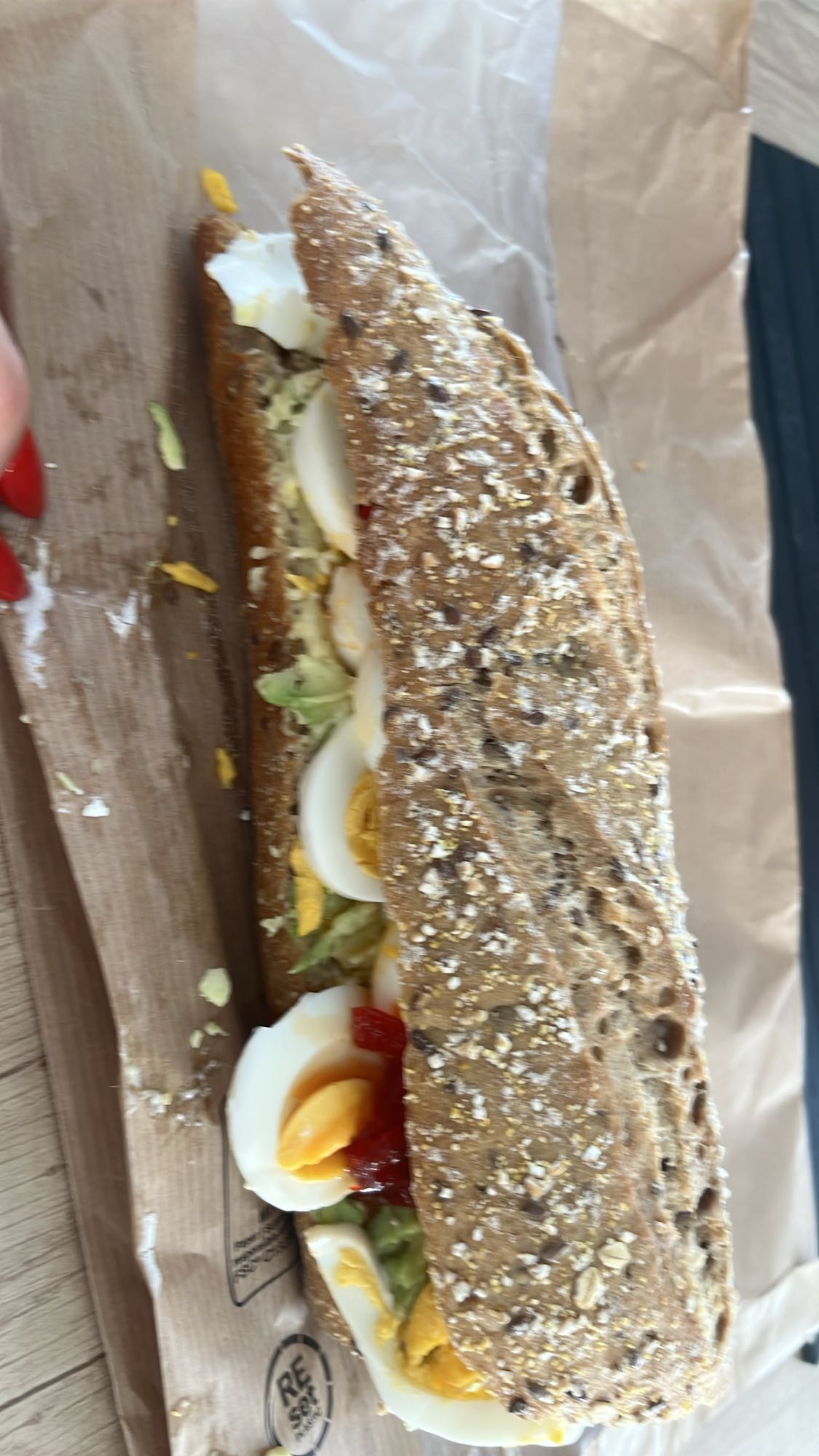 Sandviș cu ou și avocado