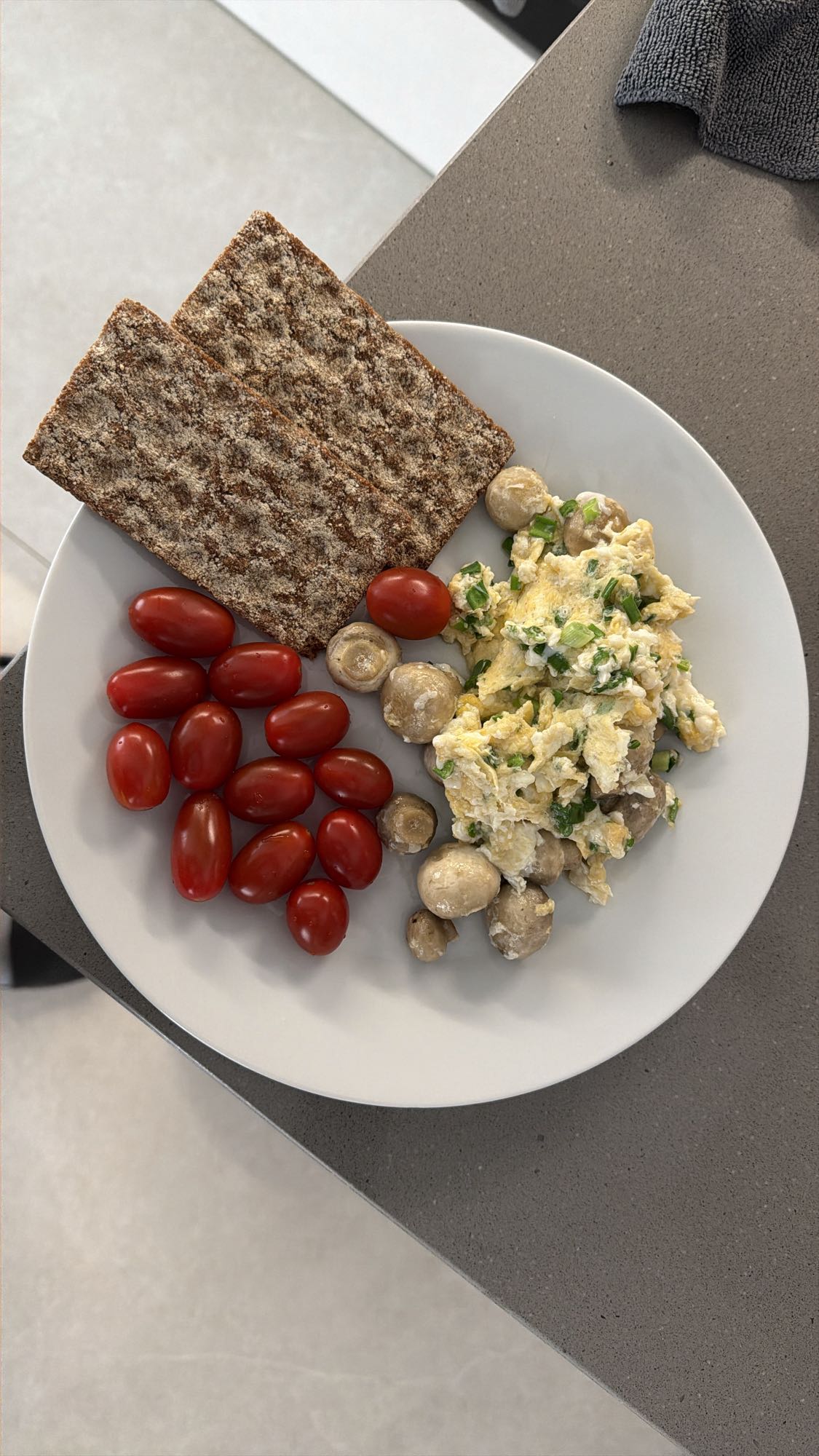 Jajecznica z warzywami