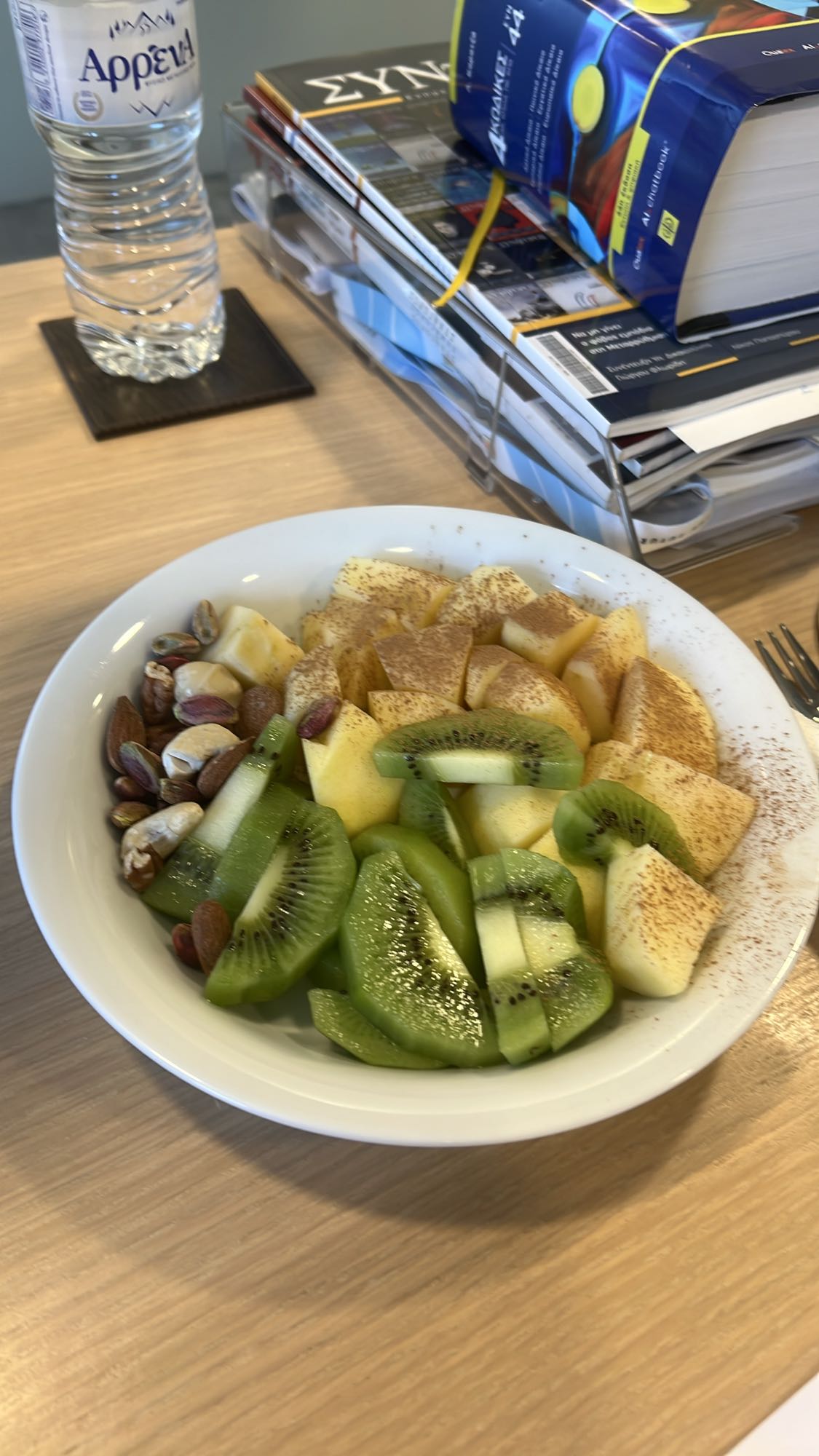 Φρουτοσαλάτα με ξηρούς καρπούς