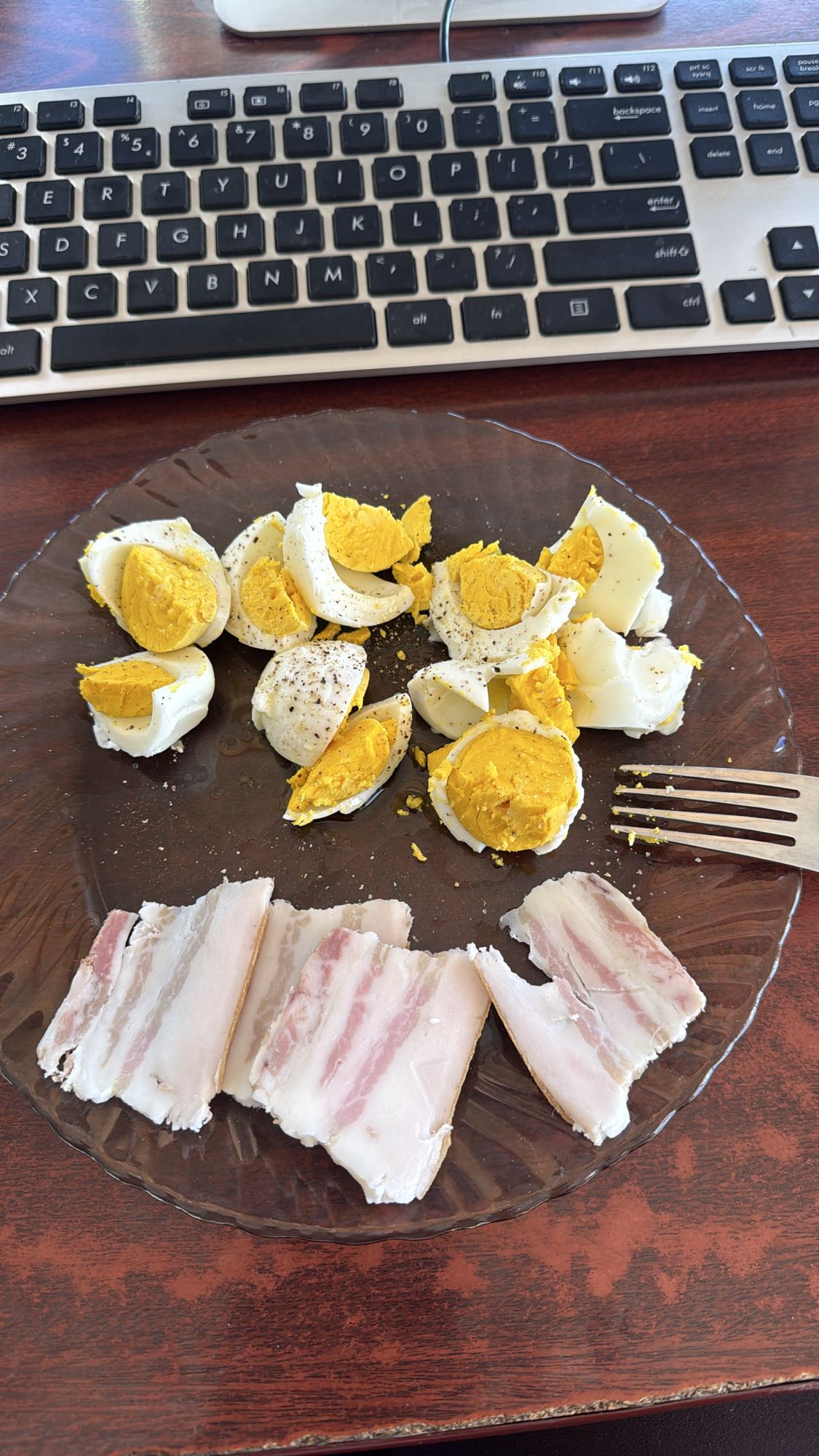 Ouă fierte cu slănină