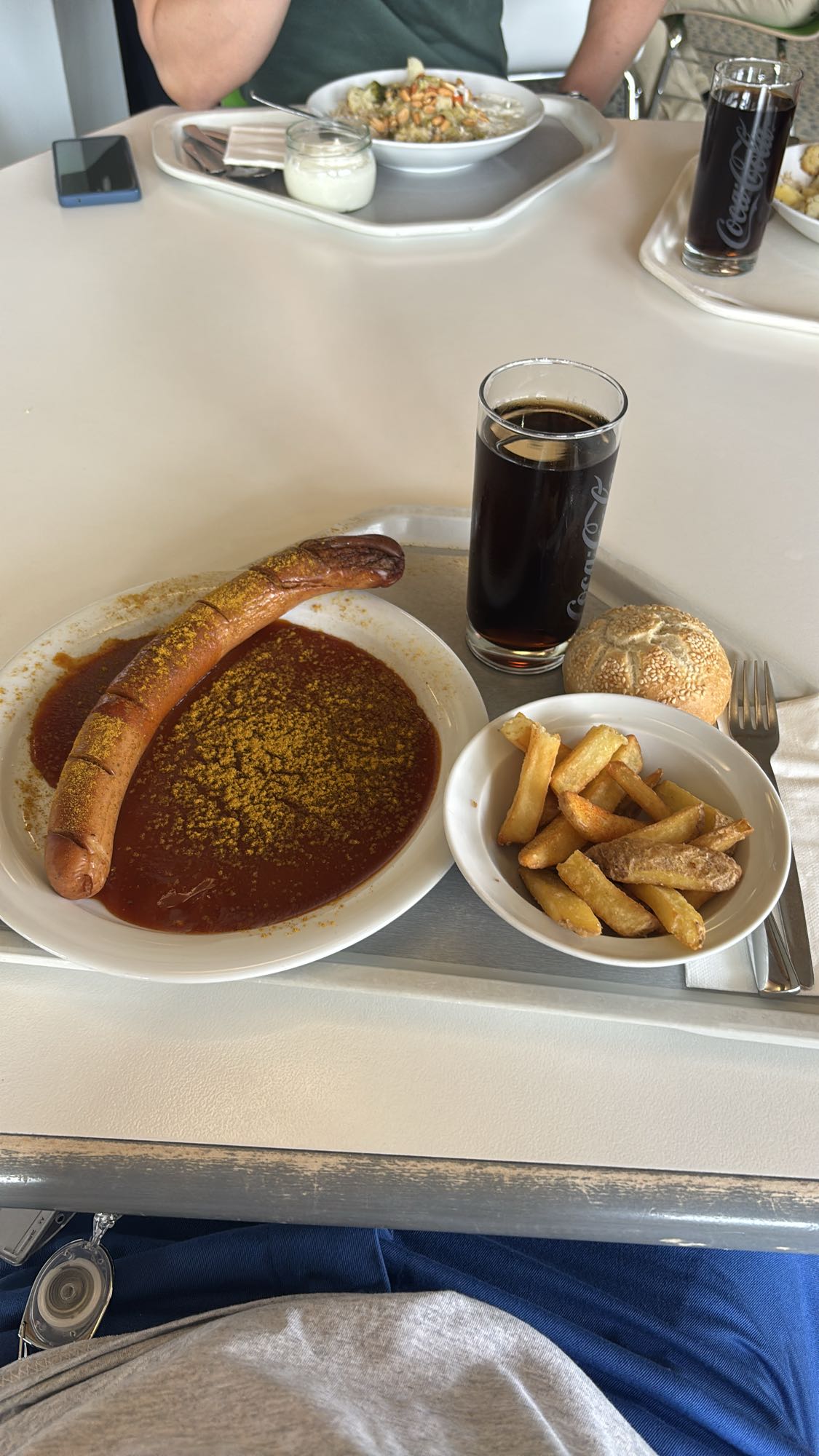 Currywurst mit Pommes