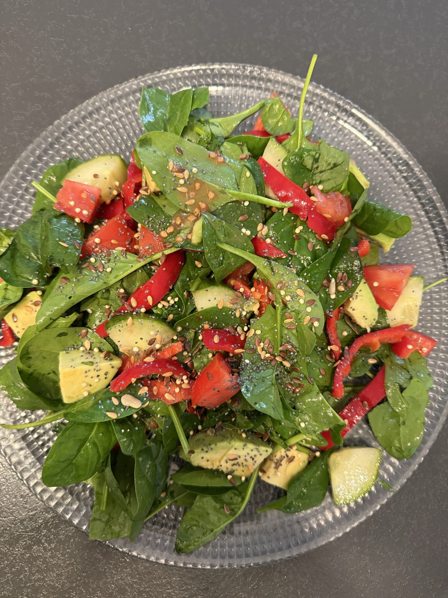 Salade fraîche avocat épinards