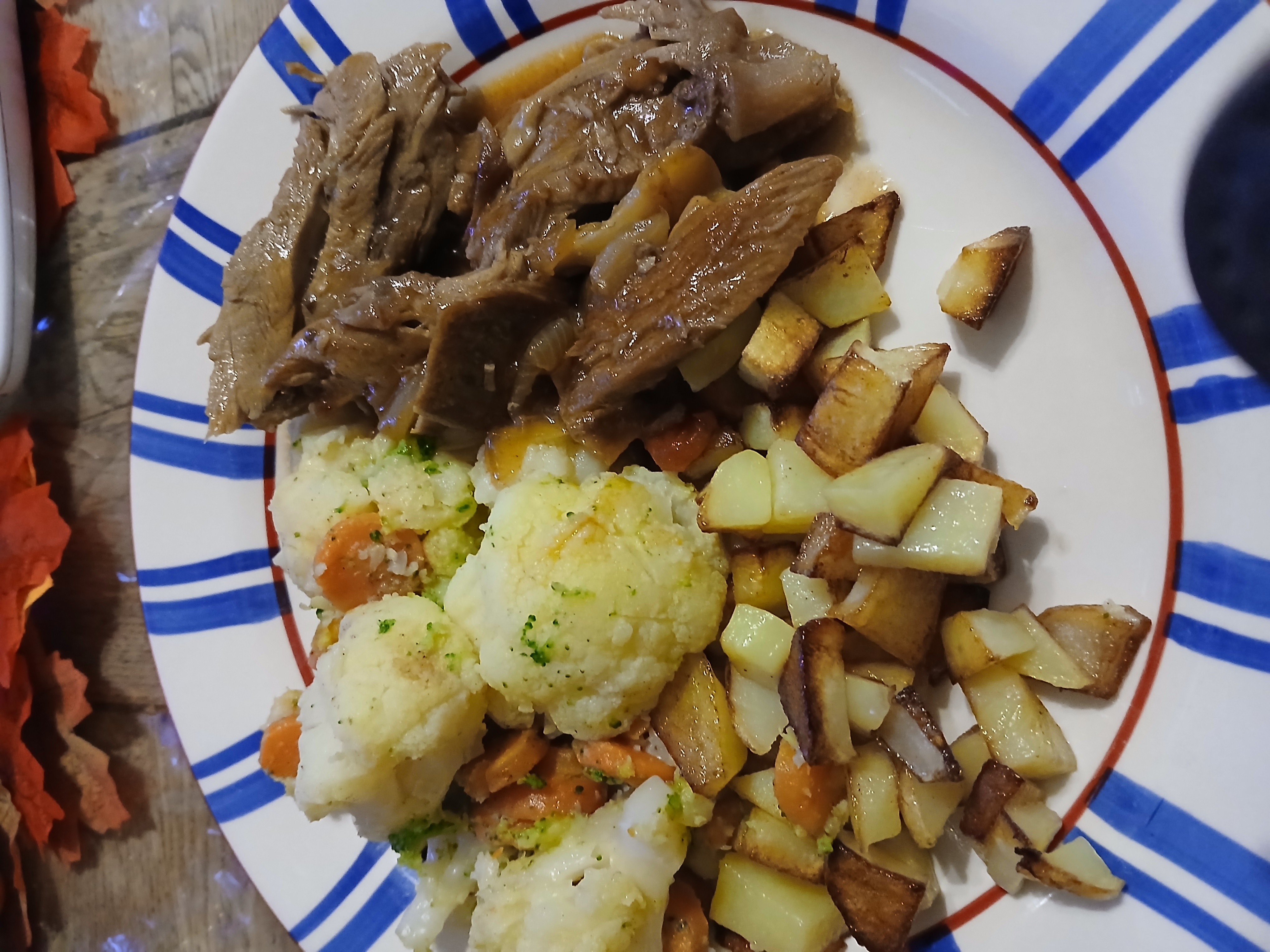 Boeuf avec légumes et pommes
