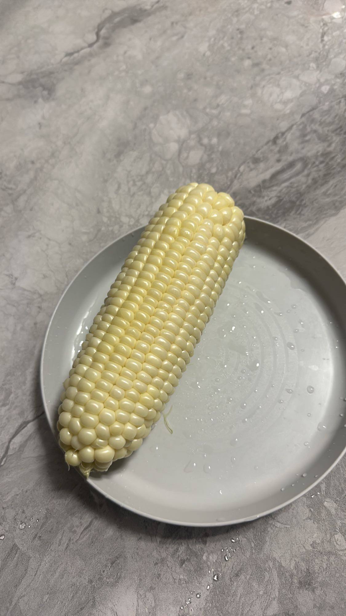 Boiled corn on the cob