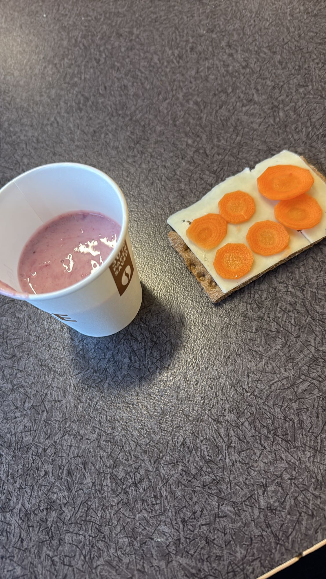 Knäckebröd med morot & smoothie