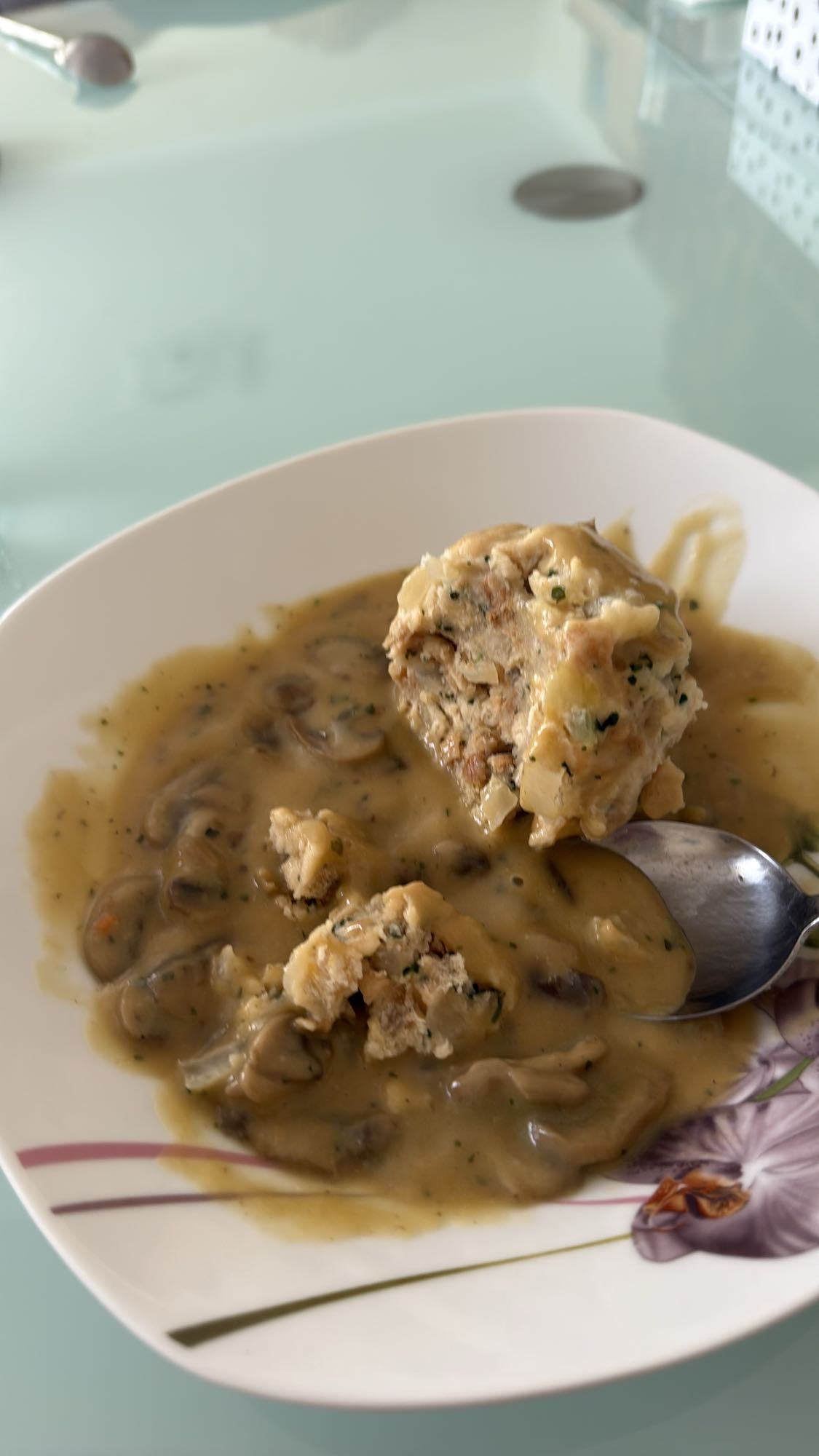 Semmelknödel mit Pilzsoße
