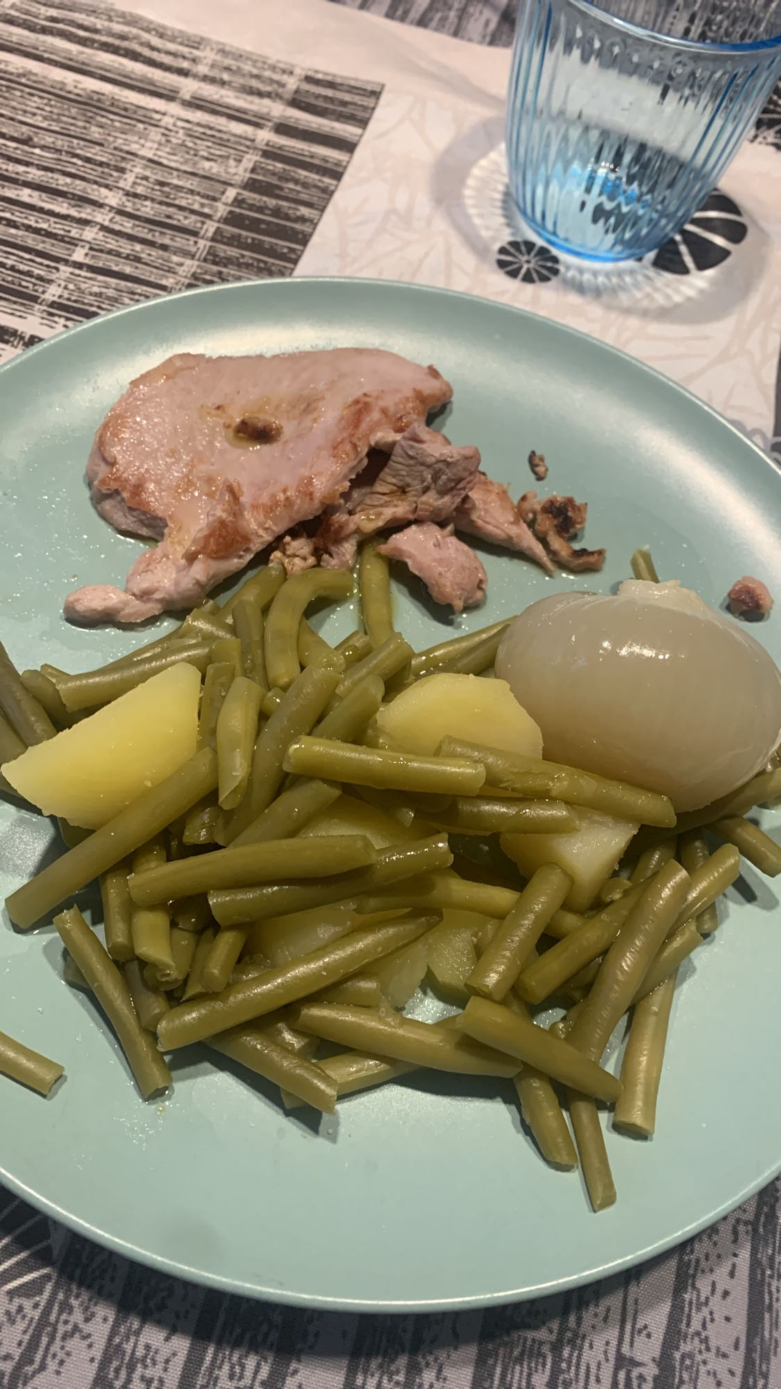 Pavo con judías y patata