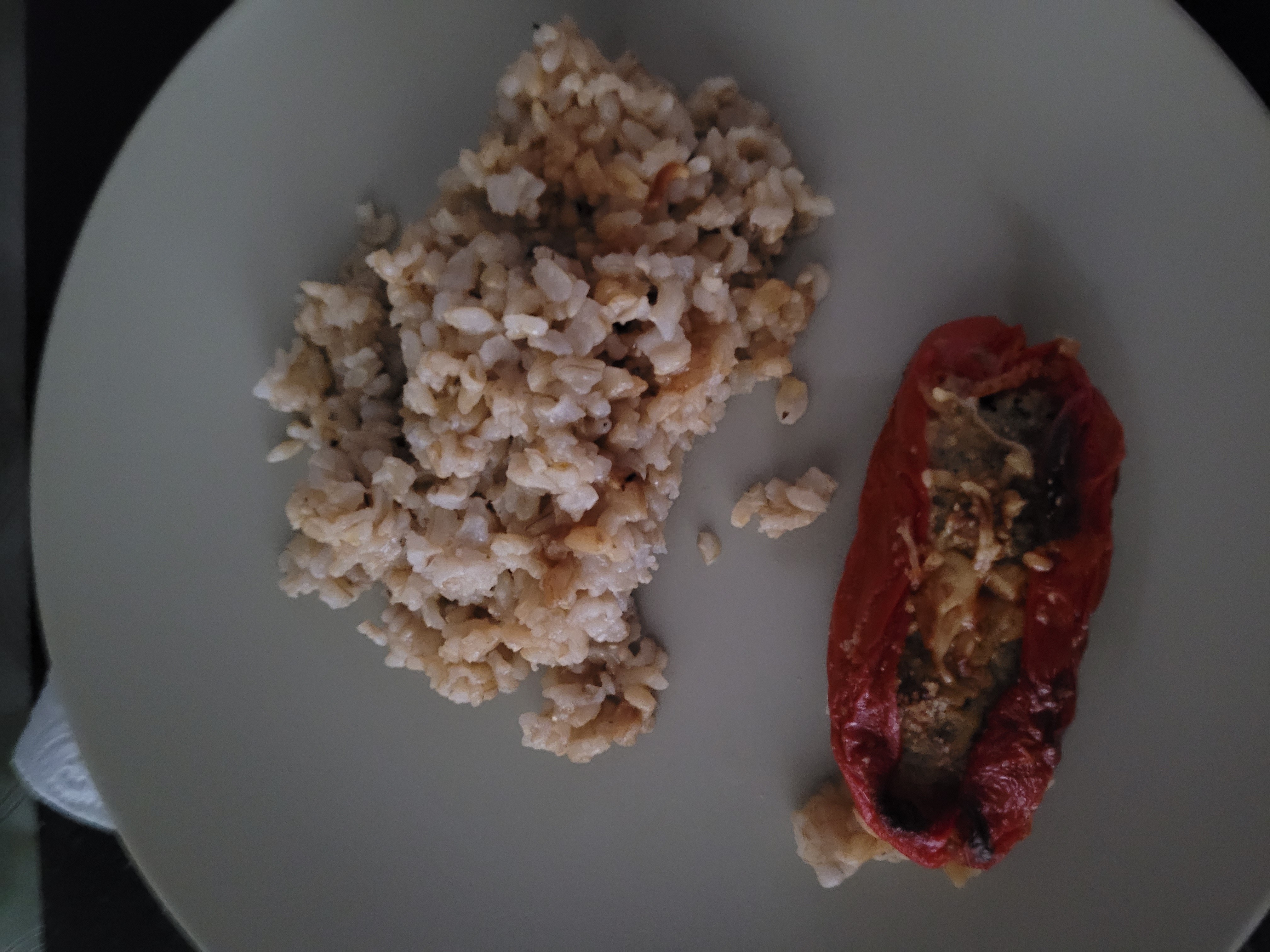 Riz complet et tomate farcie