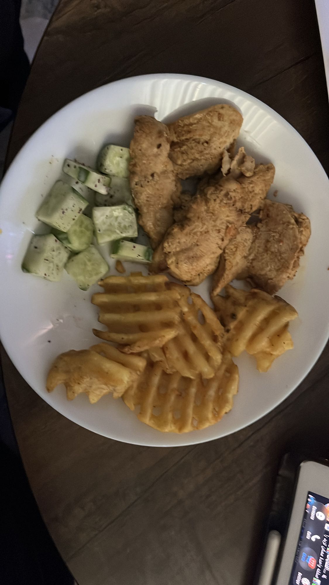 Chicken with fries & cucumber