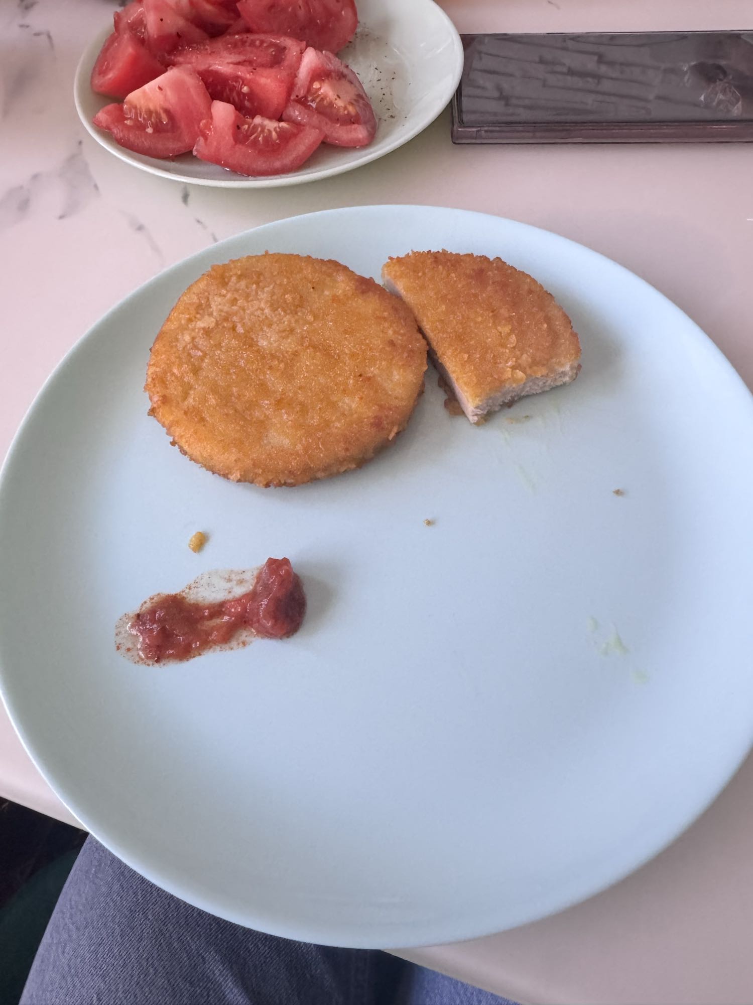 Котлета с томатами