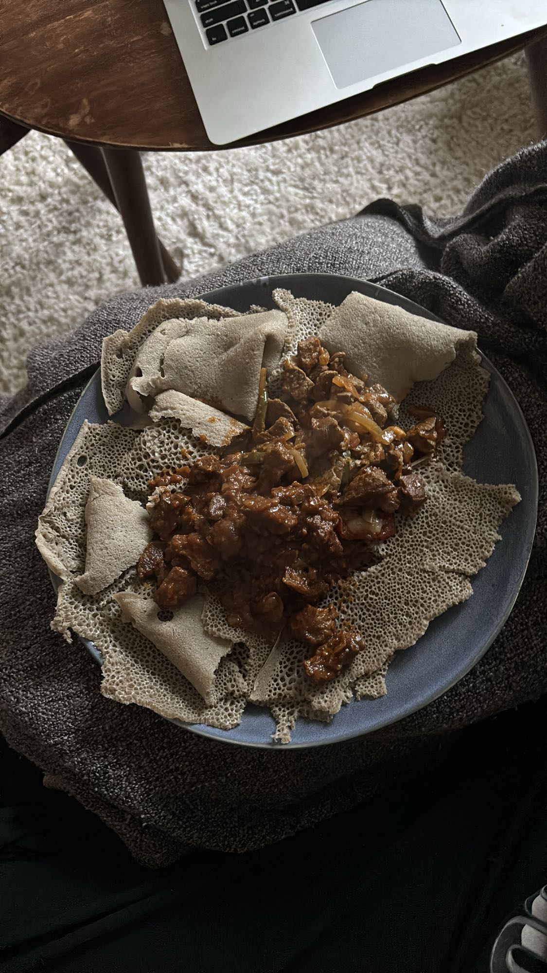 Injera med köttgryta