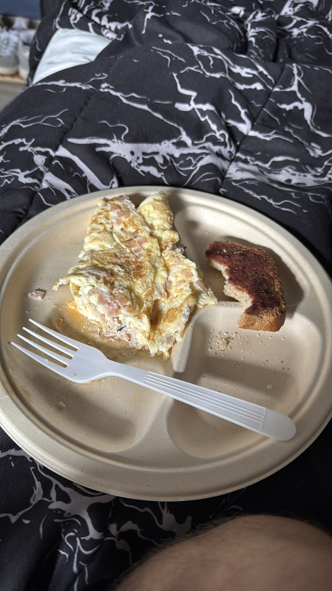 Tortilla con pan y mermelada sin azúcar