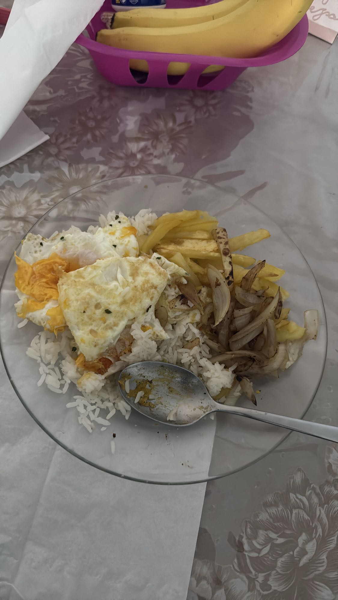 Arroz con huevo y papas