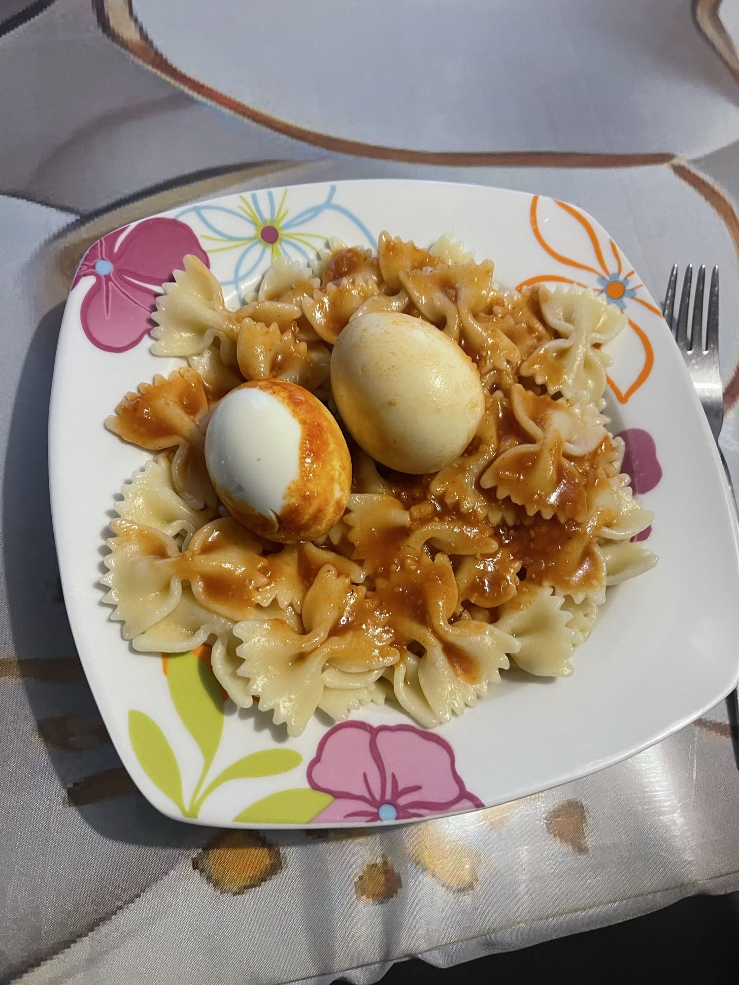 Pâtes sauce tomate œufs