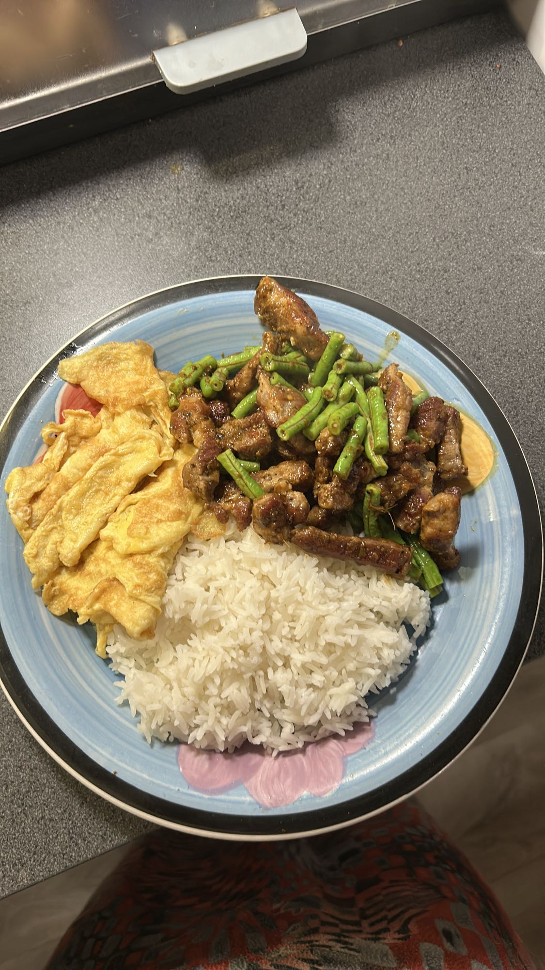 Stekt ris med biff og egg