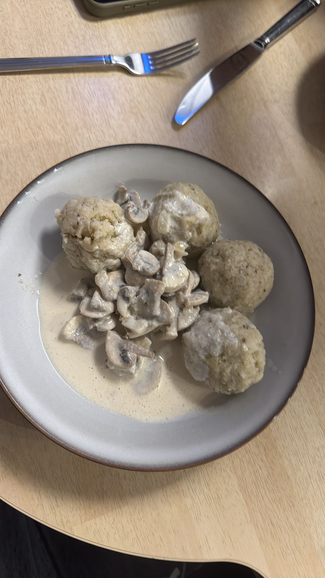 Semmelknödel mit Pilzsoße