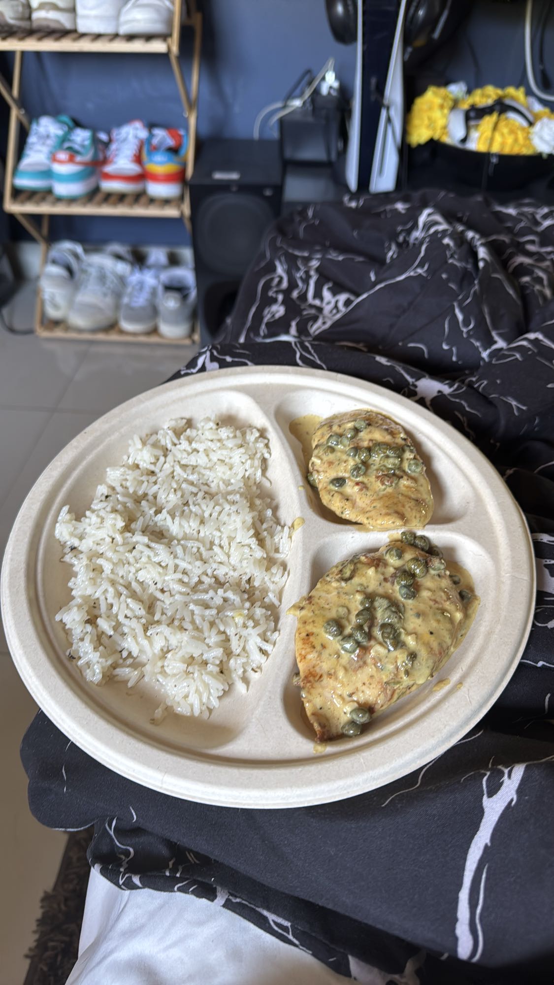 Pollo con arroz y alcaparras