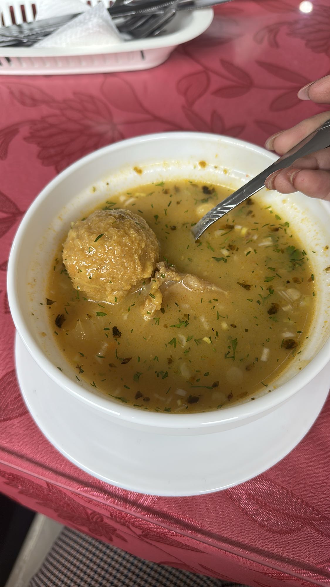 sopa con albóndiga